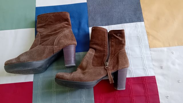 Botines de ante marrón