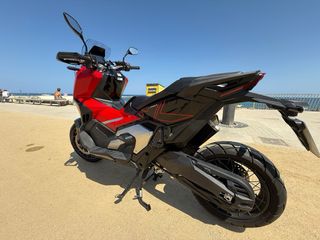 Honda XADV 750 -  2024 solamente 3.000 kilómetros 