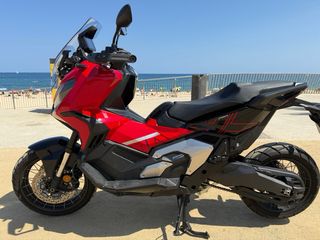 Honda XADV 750 -  2024 solamente 3.000 kilómetros 