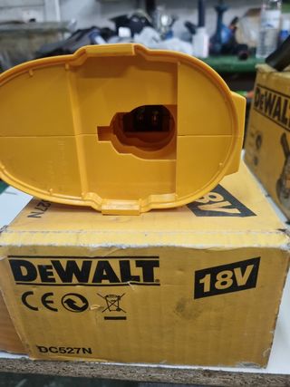 Kit Dewalt.