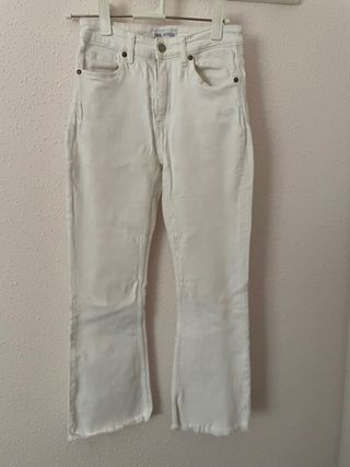 Vaqueros flare blancos