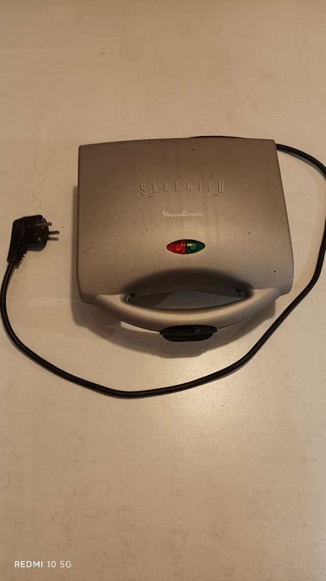 Sanduicheira Moulinex - usada