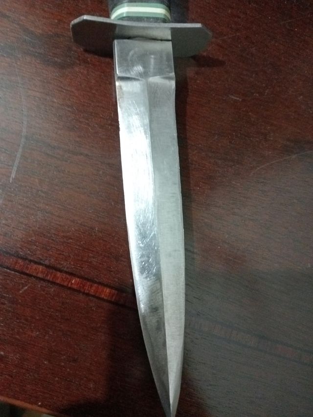 Cuchillo antiguo con funda