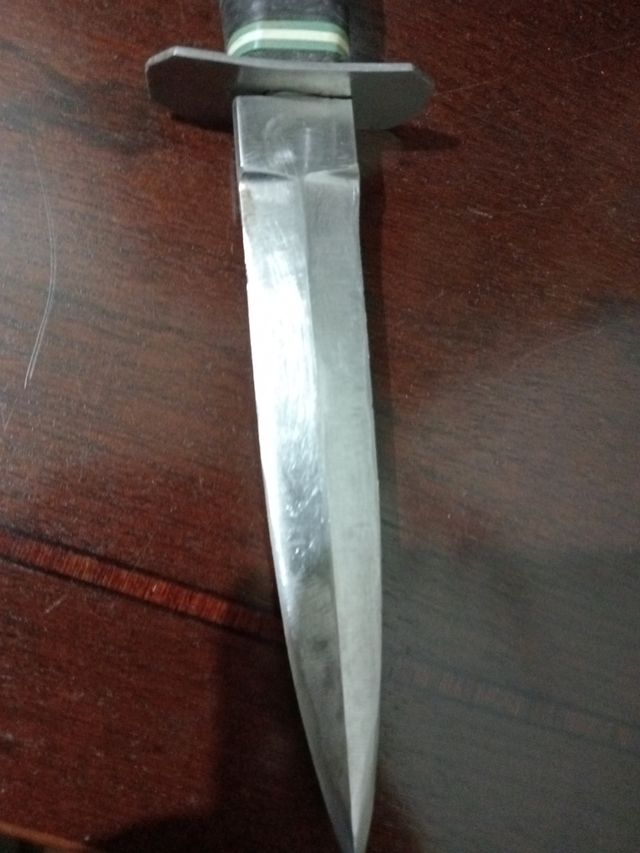 Cuchillo antiguo con funda