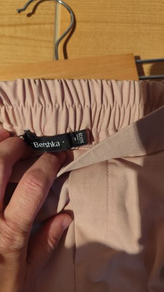 Pantalón pinzas rosa mujer