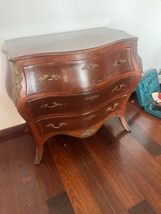 Comoda Luis XV, madera, siglo XVIII