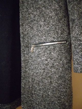 Cappottino grigio con ricamo floreale