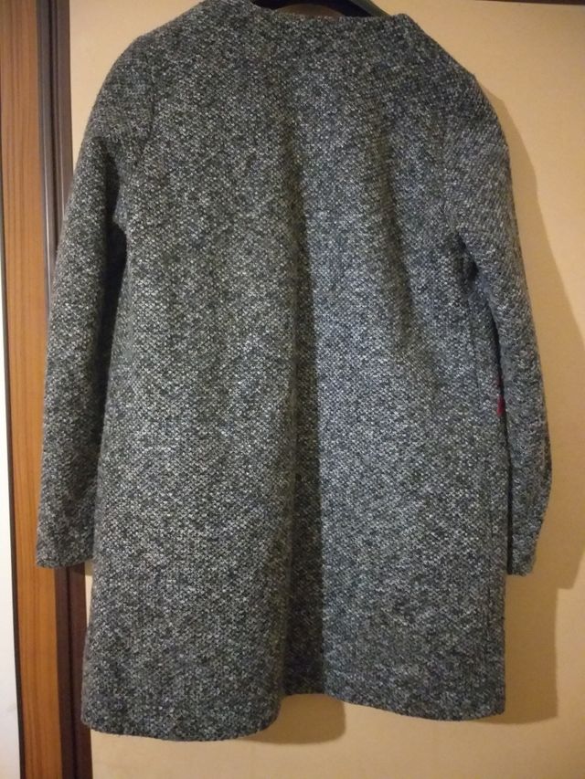 Cappottino grigio con ricamo floreale