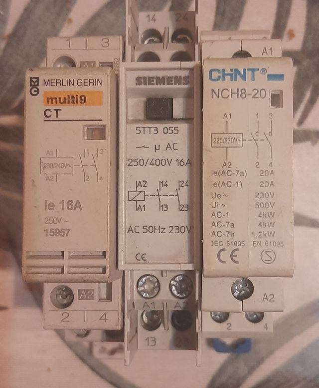 Contactores estrechos.