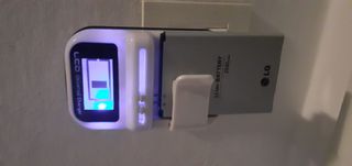 Carica batterie universale per fotocamere e cell