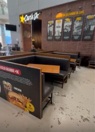 Sillas y mesas Hamburguesaa Carl's Jr. y cocinas
