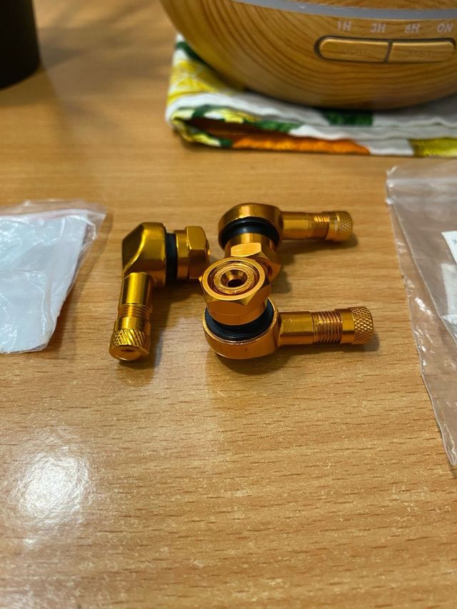 Válvulas moto aluminio naranja