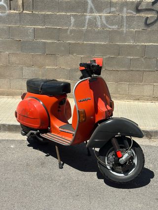 Vespa P 200E clásica