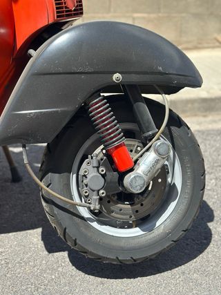 Vespa P 200E clásica