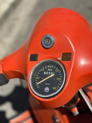 Vespa P 200E clásica
