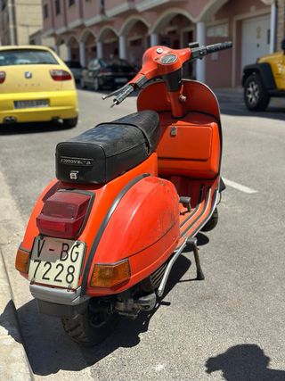 Vespa P 200E clásica