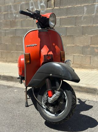 Vespa P 200E clásica