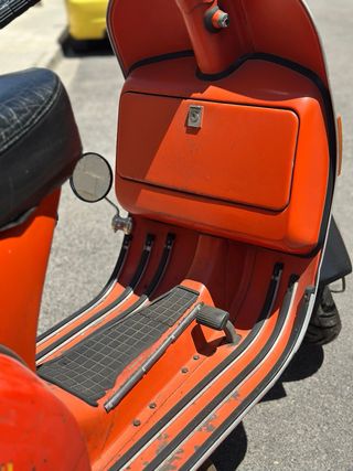 Vespa P 200E clásica