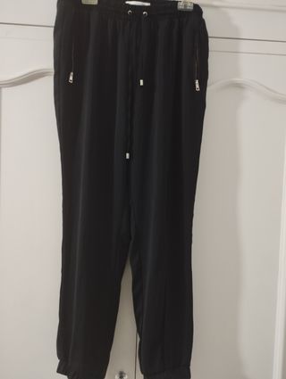 Pantalón negro deportivo
