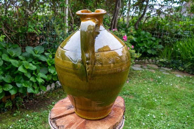 Vasija grande de barro esmaltada