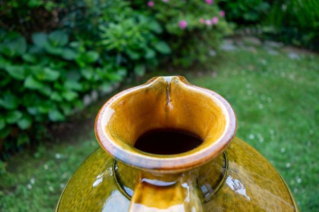 Vasija grande de barro esmaltada