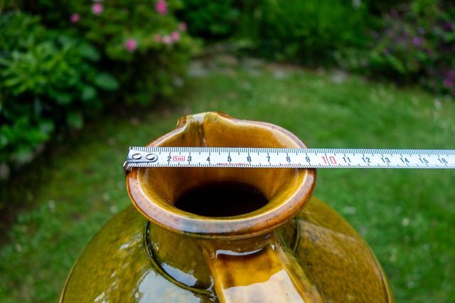 Vasija grande de barro esmaltada