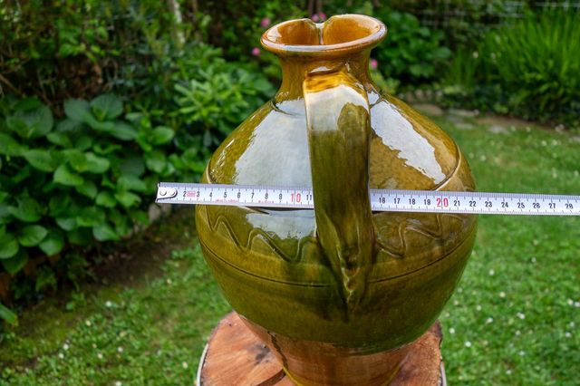 Vasija grande de barro esmaltada