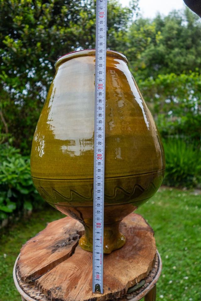 Vasija grande de barro esmaltada