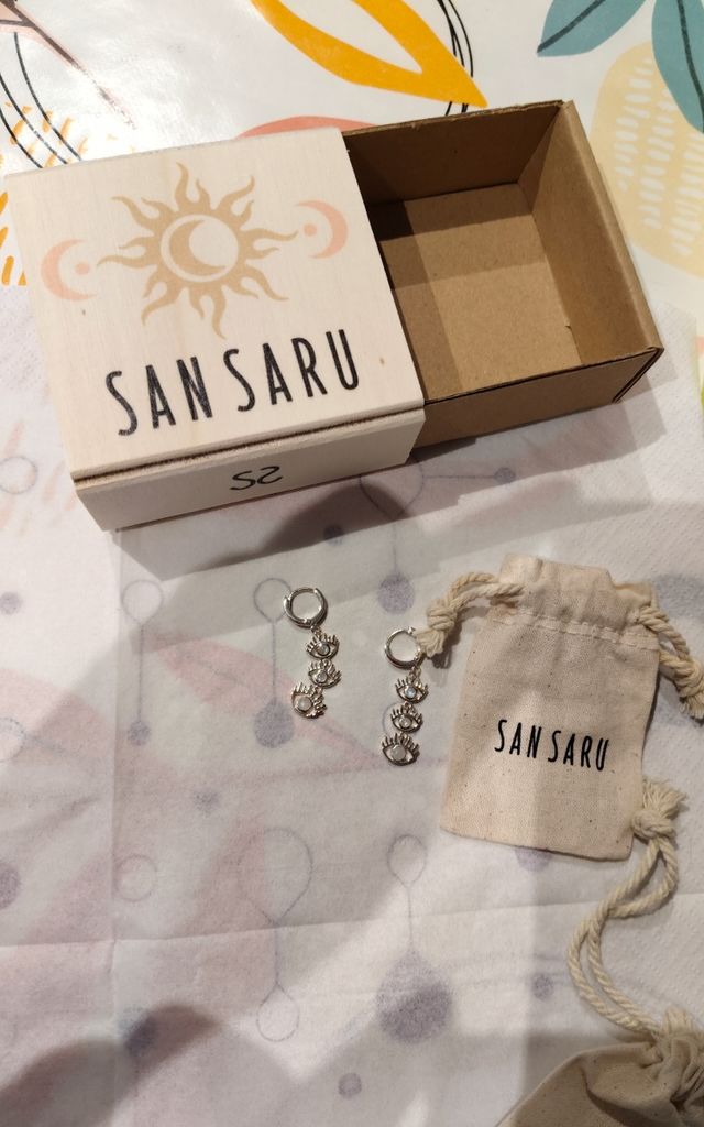 Pendientes con ojos protección plata.