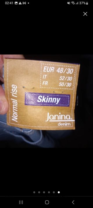 Jeans nuovo, dettagli nelle foto.