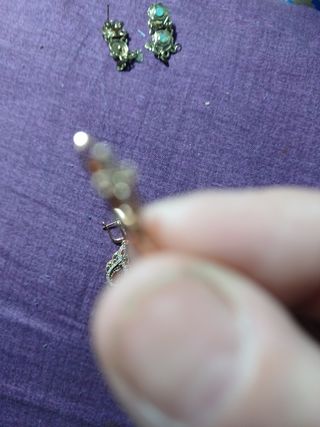 Pendientes largos chapados rubíes