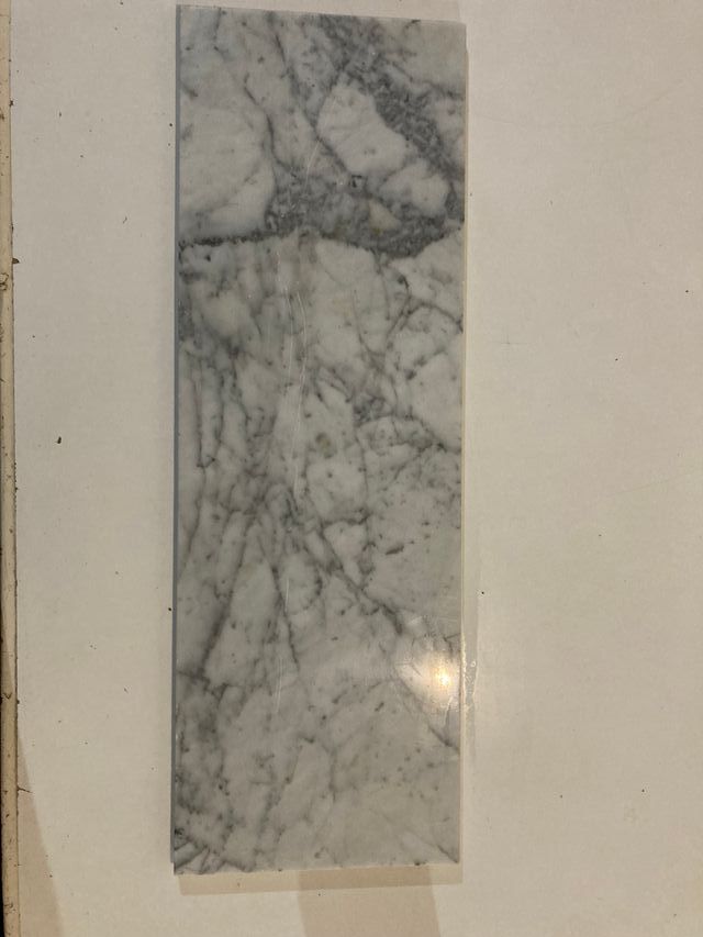 Mármol blanco y gris