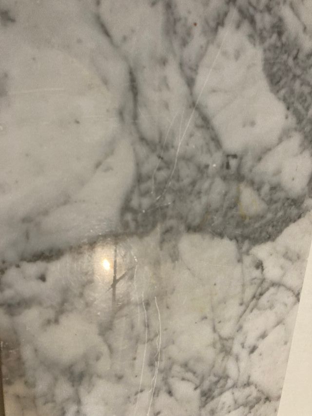 Mármol blanco y gris