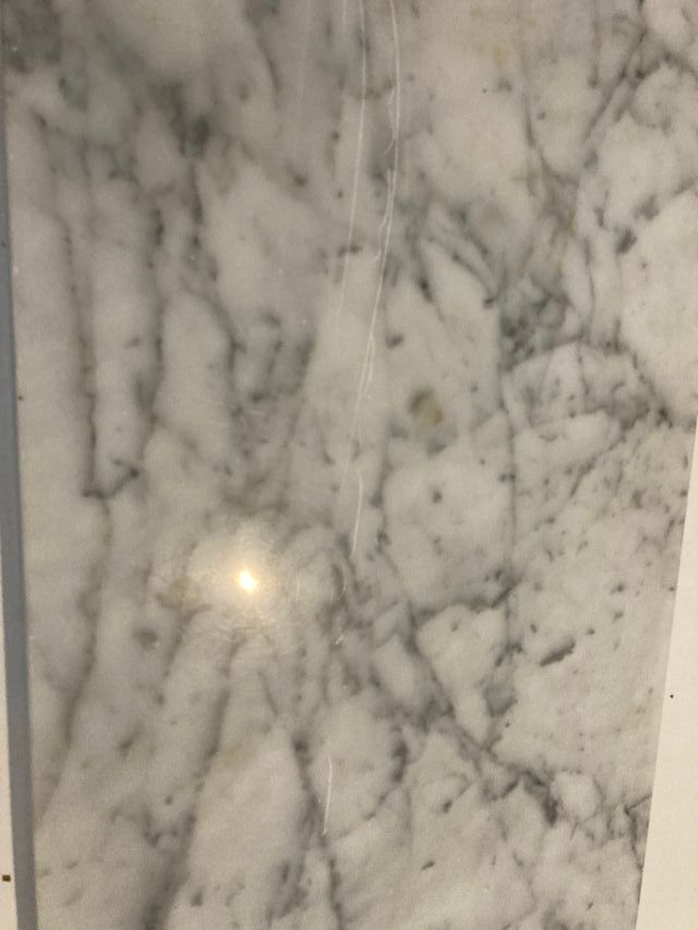 Mármol blanco y gris