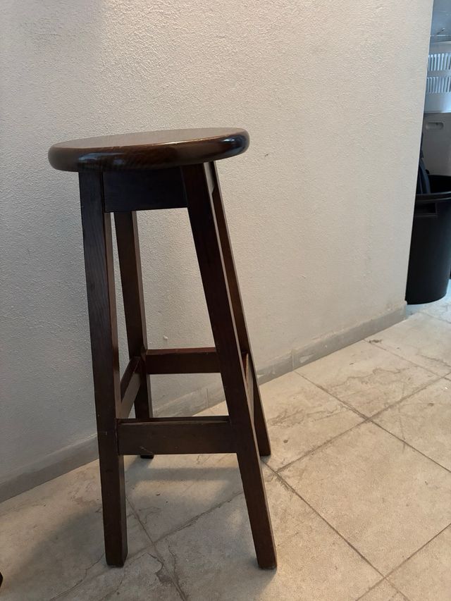 Taburetes madera altos para barra