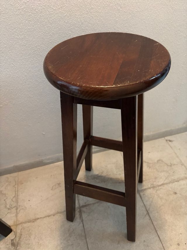Taburetes madera altos para barra