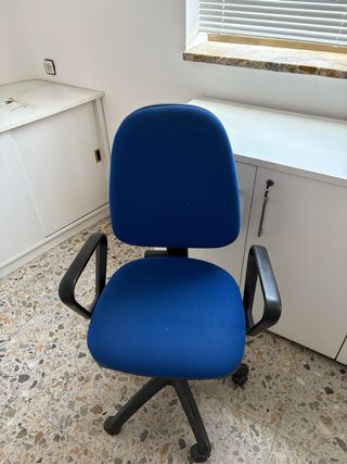 Silla de escritorio de ruedas azul