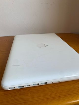 MacBook 6.1 2009 Blanco con cargador original