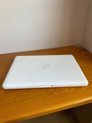 MacBook 6.1 2009 Blanco con cargador original