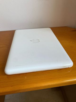 MacBook 6.1 2009 Blanco con cargador original
