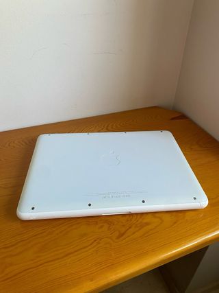 MacBook 6.1 2009 Blanco con cargador original