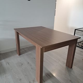 Mueble salón comedor y mesa.