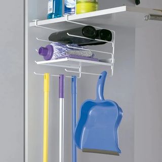Colgador con estantes para armario