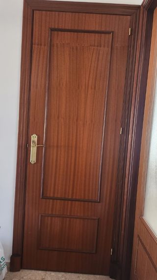 Puertas madera maciza - Marrón