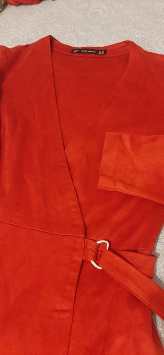 Mono burdeos Zara
