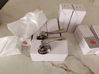 Manillas de puertas en acero