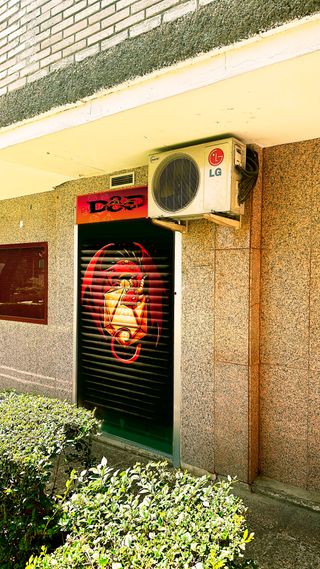 Graffiti pintor fachada escaparate y hogar