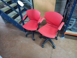 2 Sillas giratorias rojas oficina