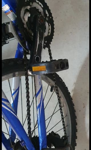 Bicicleta montaña . Descripción en la foto 