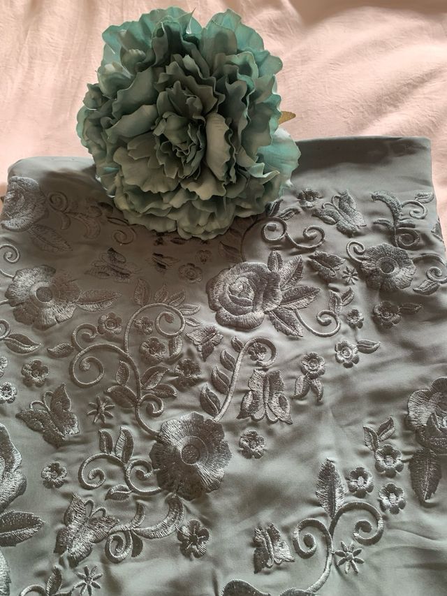 Manton verde agua y flor